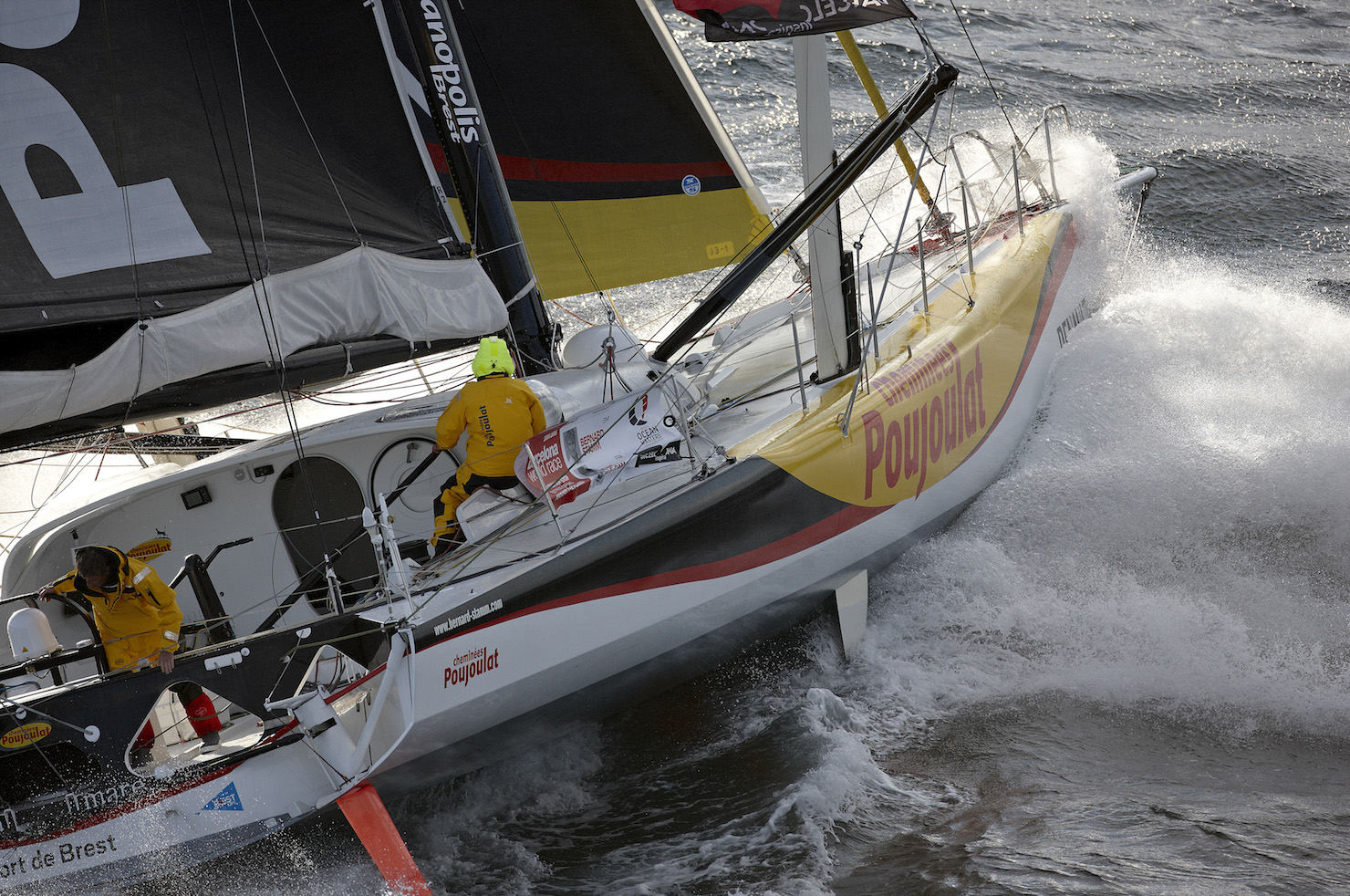 Bernard Stamm(SUI) & Jean Le Cam (FRA) au large de Ouessant à bord de l'IMOCA 60' "CHEMINEES POUJOULAT"